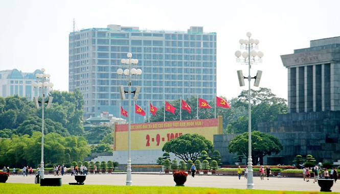 Ai 'phù phép' cao ốc gần Quảng trường Ba Đình từ 5 lên 18 tầng? Hôm nay (30/9) sẽ có báo cáo gửi Thủ tướng về dự án số 8B Lê Trực. Ảnh: Như Ý