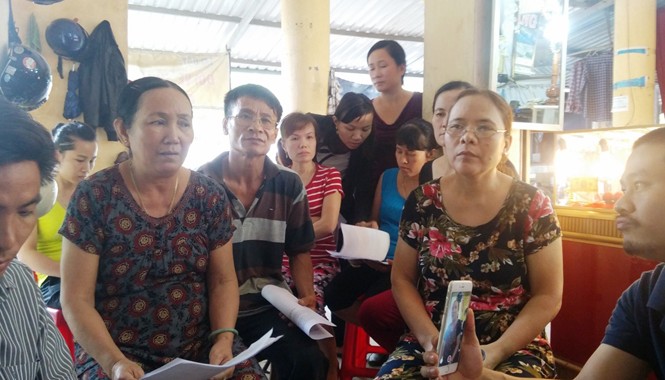 Huyện dời chợ, tiểu thương bức xúc Tiểu thương huyện Quảng Điền được thông báo phải dời khỏi khu chợ trung tâm này. Ảnh: Ngọc Văn