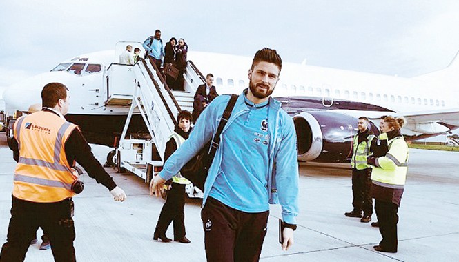 Bất chấp khủng bố, Euro 2016 vẫn diễn ra tại Pháp ĐT Pháp đặt chân tới London để chuẩn bị cho trận giao hữu với tuyển Anh bất chấp Paris vừa trải qua vụ tấn công khủng bố kinh hoàng. Ảnh: GETTY IMAGES