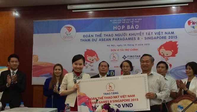 Thể thao người khuyết tật: Tập luyện gian khổ, đãi ngộ bọt bèo Đoàn thể thao Người khuyết tật Việt Nam nhận tài trợ 150 triệu đồng từ Quỹ Parasport. Ảnh: NP