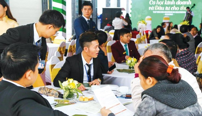 Hàng trăm khách hàng tìm cơ hội đầu tư nhà phố thương mại tại Hải Phòng Đông đảo khách hàng tìm hiểu cơ hội đầu tư vào Vincom Shophouse Hải Phòng.