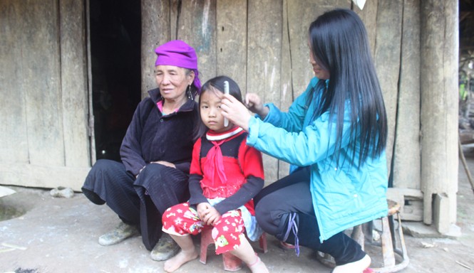 Cạm bẫy buôn người và những Sở Khanh thời công nghệ Dù cuộc sống vất vả, nhưng M. hạnh phúc khi được sống cùng mẹ và con gái của mình.