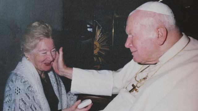 Tiết lộ thư riêng của Giáo hoàng John Paul với một phụ nữ Tiết lộ thư riêng của Giáo hoàng John Paul với một phụ nữ