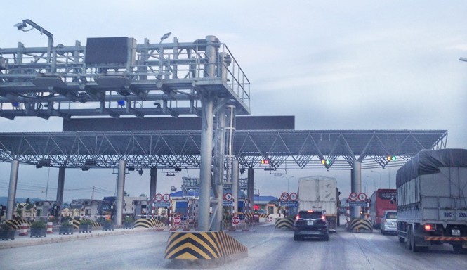 Chậm thu phí tự động, khó hết nhiêu khê Mô hình trạm thu phí không dừng, kết hợp với trạm thu phí một dừng tại Hoàng Mai (Nghệ An).