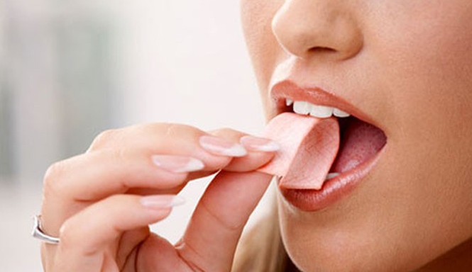 Kiểm tra lòng chung thủy bằng… kẹo cao su Kiểm tra lòng chung thủy bằng… kẹo cao su