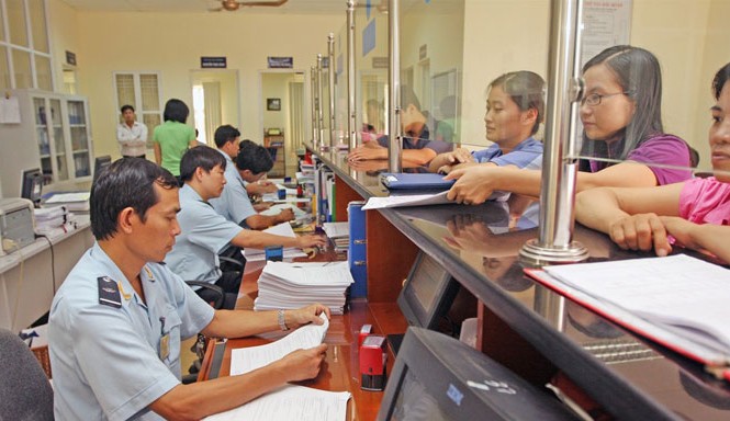 Hải quan TPHCM: Tiêu cực và bất thường khuyết cục trưởng Làm thủ tục thông quan tại Cục Hải quan TPHCM. Ảnh: L.H