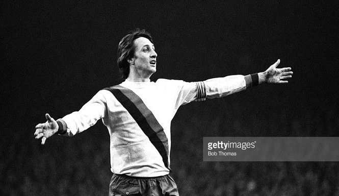Johan Cruyff thay đổi lịch sử Barcelona Johan Cruyff trong màu áo Barcelona những năm 1970. Ảnh: GETTY IMAGES