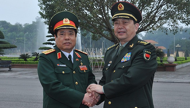 Thẳng thắn trao đổi vấn đề tranh chấp trên biển Bộ trưởng Bộ Quốc phòng Phùng Quang Thanh đón người đồng cấp Trung Quốc Thường Vạn Toàn. Ảnh: TTXVN