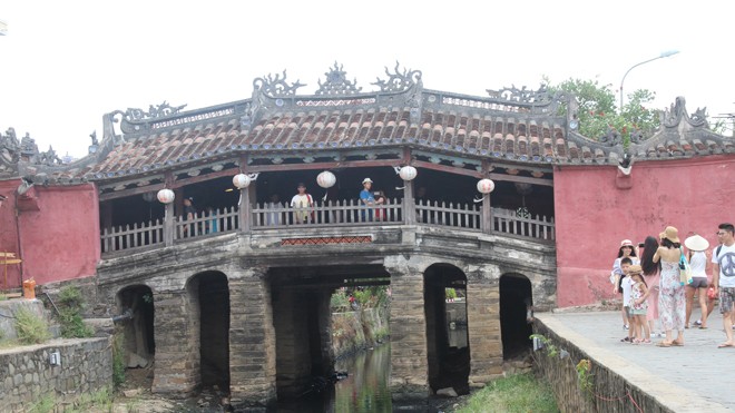 Sẽ tháo dỡ toàn bộ Chùa Cầu Hội An Chùa Cầu Hội An đang chịu nhiều áp lực, xuống cấp cần được tu bổ. Ảnh: H. Văn