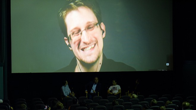 Tị nạn ở Nga, 'kẻ lộ mật' Snowden vẫn kiếm bộn tiền tại Mỹ Tị nạn ở Nga, 'kẻ lộ mật' Snowden vẫn kiếm bộn tiền tại Mỹ
