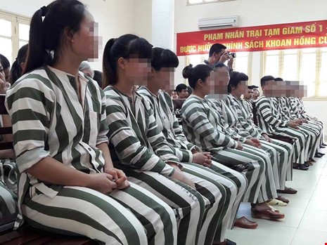 Nữ phạm nhân được gặp chồng nhưng phải tránh thai Phạm nhân được gặp chồng nhưng phải tránh thai. Ảnh: Zing