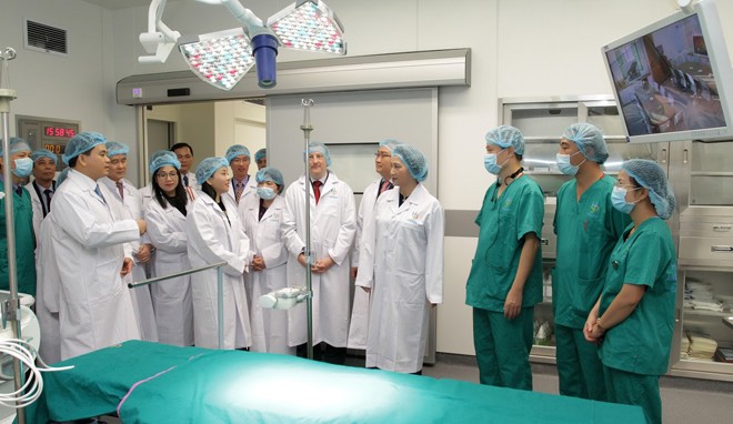 Khám chữa bệnh tiêu chuẩn châu Âu tại Hà Nội Chủ tịch Quốc hội Nguyễn Thị Kim Ngân, Bí thư Thành ủy Hà Nội Hoàng Trung Hải và Chủ tịch Hà Nội Nguyễn Đức Chung thăm Trung tâm kỹ thuật cao và tiêu hóa