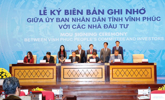FLC cam kết triển khai siêu dự án 1,1 tỉ USD tại Vĩnh Phúc Lễ ký biên bản ghi nhớ giữa Tập đoàn FLC và UBND tỉnh Vĩnh Phúc.