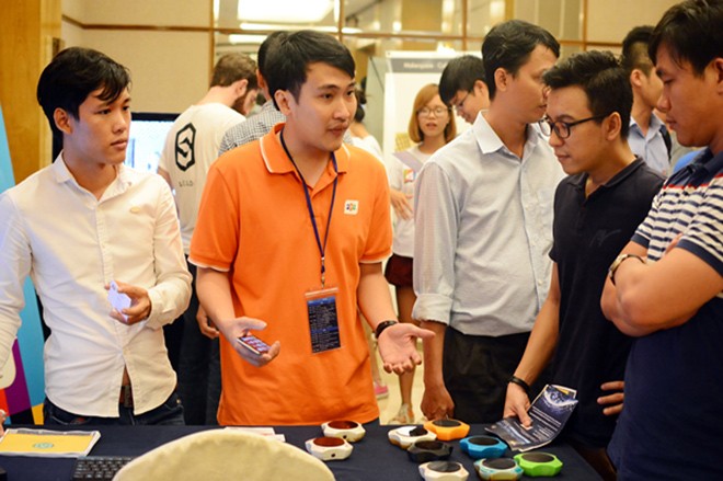 Dấu ấn thủ lĩnh Maker Hà Nội Anh Lê Ngọc Tuấn giới thiệu Roggo Alfa tại FPT Techday 2016