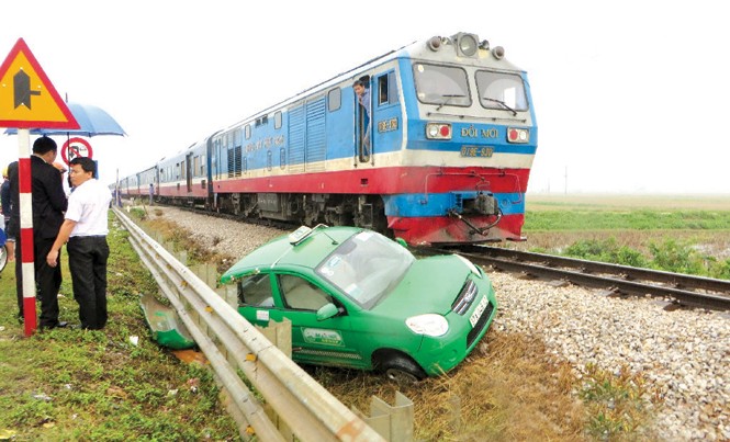 Tai nạn đường sắt tăng cao: Vẫn bùng nhùng trách nhiệm 20/11/2016, vụ tai nạn nghiêm trọng tại địa bàn Quỳnh Giang, huyện Quỳnh Lưu (Nghệ An). Ảnh: Theo báo CATPHCM