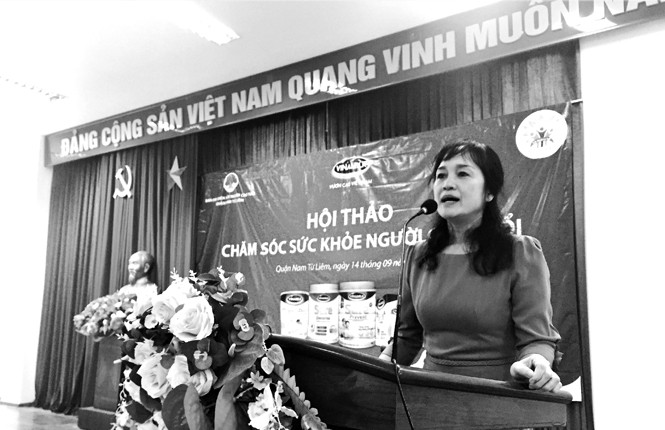 Vinamilk tiếp tục hành trình chăm sóc sức khỏe cho gần 2.000 người cao tuổi Bà Nguyễn Minh Tâm - Giám đốc Chi nhánh Vinamilk tại Hà Nội phát biểu tại hội thảo.
