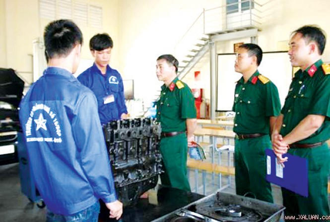 Xây dựng trường học không khói thuốc lá Giờ học thực hành của các lớp nghề Trường Cao đẳng nghề số 19.
