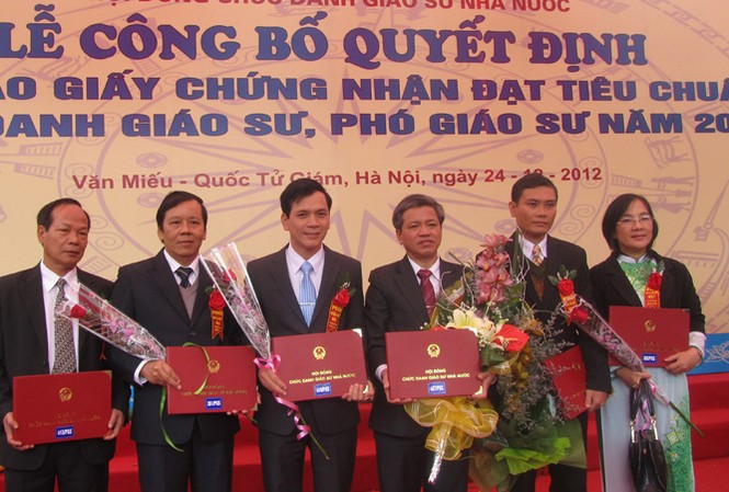 Thành viên Hội đồng chức danh phải là người tài đức Lễ công bố quyết định đặt tiêu chuẩn Giáo sư, Phó giáo sư tại Văn Miếu Quốc Tử Giám, Hà Nội. (ảnh minh họa)
