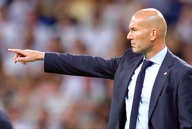 Real xứng danh 'ông Vua' Champions League HLV Zidane cùng Real lọt vào trận chung kết Champions League năm thứ 3 liên tiếp.