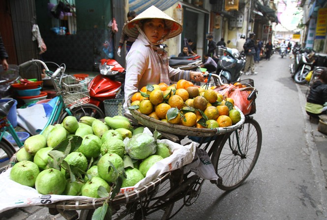 Tăng thuế VAT, tăng người nghèo Tăng thuế VAT người nghèo sẽ chịu tổn thương nhiều nhất. Ảnh: Như Ý.