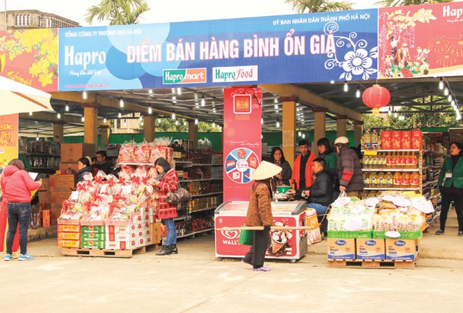 Hapro tăng liên kết để tiêu thụ sản phẩm ngoại thành Một điểm bán hàng “Bình ổn giá” vào cuối năm của Hapro mang lại nhiều tiện ích cho người tiêu dùng.