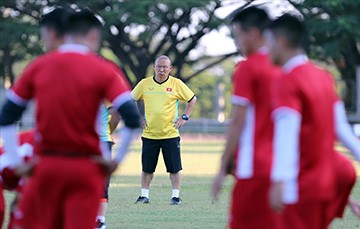 19h30 hôm nay Việt Nam vs Lào: Cẩn trọng vẫn hơn HLV Park Hang seo sẽ dẫn đường tới chiến thắng ở trận ra quân cho các cầu thủ?. Ảnh: VSI