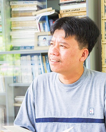 'Giai phố cổ viết văn' Nhà văn Nguyễn Việt Hà. Ảnh: Nguyễn Đình Toán