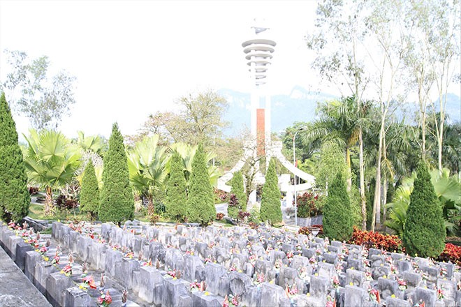 Dòng tên anh khắc vào đá núi Nghĩa trang liệt sĩ Vị Xuyên. Ảnh: Trường Phong