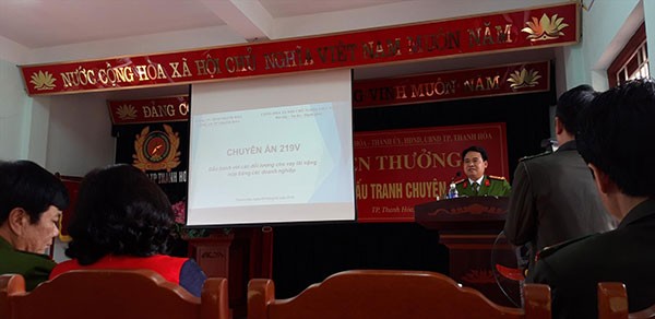Thanh Hóa phá ổ “tín dụng đen” núp bóng công ty Qua xác minh ban đầu, hệ thống của tổ chức “tín dụng đen” này có khoảng 50 chi nhánh trên phạm vi toàn quốc.