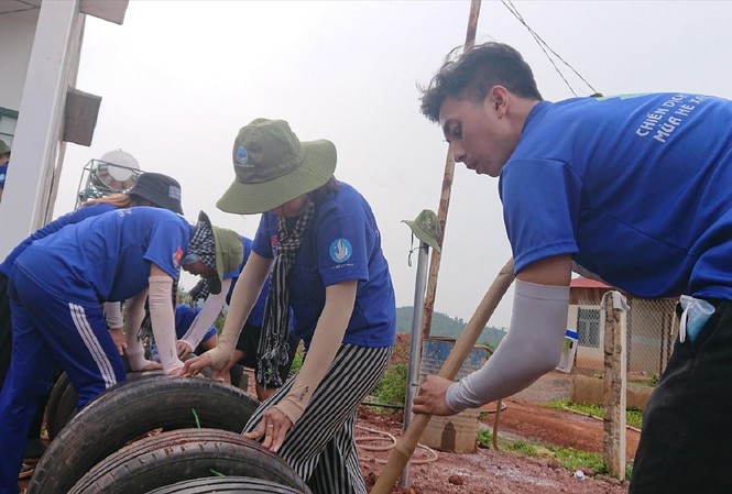 Mùa hè xanh trên cao nguyên Đội tình nguyện tại xã Đắk Môl