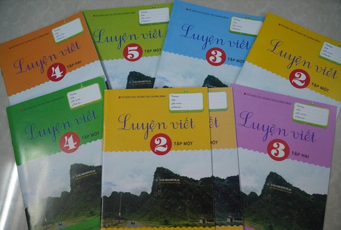 Phụ huynh kêu trời vì sách tham khảo: Tạm dừng việc mua vở luyện viết Bộ vở Luyện viết chữ đẹp do Sở GD&ĐT biên soạn, được giáo viên, phụ huynh học sinh phản ánh có nhiều sai sót