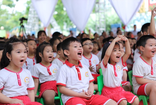 Quy chuẩn sữa học đường: Địa phương, doanh nghiệp cùng lúng túng Trẻ em hưởng lợi từ Chương trình Sữa học đường. Ảnh minh họa