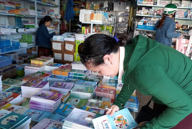 Chuyên gia lên tiếng việc 40 năm tồn tại SGK của GS Đại bị loại 'thẳng cẳng' Bộ SGK có sức sống 40 năm chắc chắn sẽ phải khác bộ SGK vừa được soạn mới tinh chưa được đi vào thực tế. Nhưng khi thẩm định thì sẽ có yêu cầu chung về kiến thức, nội dung, phương pháp triển khai. Ảnh: Hồng vĩnh