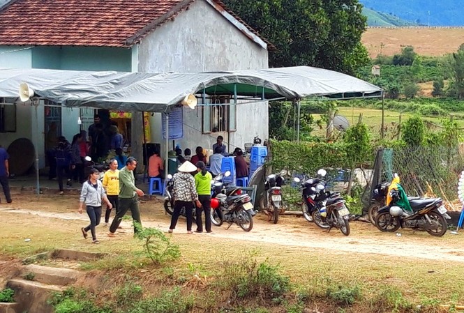 Chồng giết vợ rồi trốn vào rẫy cà phê Gia đình lo hậu sự cho bà Hà