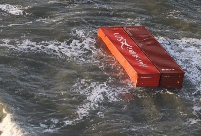 Hòn đảo bị 'bao vây' bởi gần 300 container hàng hóa Các container trôi nổi ngoài khơi Biển Bắc, ở cả vùng biển Đức và Hà Lan
