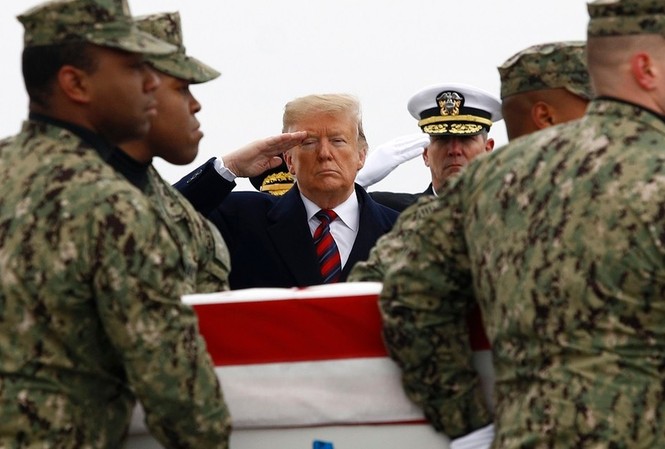 Tổng thống Mỹ tưởng niệm binh sĩ Mỹ tử trận tại Syria Tổng thống Donald Trump bày tỏ sự kính trọng đối với những binh sĩ Mỹ tử trận sau vụ đánh bom tại Syria