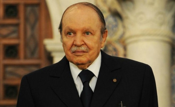 Tổng thống Algeria tuyên bố từ chức Tổng thống Algeria Abdelaziz Bouteflika rất ít khi xuất hiện trước công chúng kể từ khi bị đột quỵ năm 2013. Ông sẽ sớm chuyển giao quyền lực của mình vào cuối tháng này
