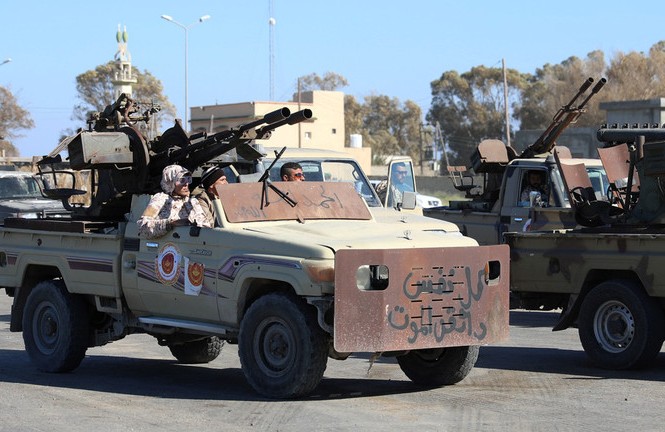 Hãng tin RT: 'Tắm máu' tại Tripoli là hậu quả của chiến dịch lật đổ Gaddafi Xe quân sự của lực lượng quân sự tại Misrata, đồng minh của chính phủ Lybia tại thủ đô Tripoli