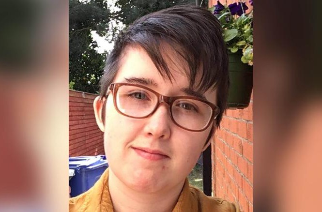 Bắt giữ hai thiếu niên nghi liên quan đến vụ sát hại nữ nhà báo Bắc Ireland Chân dung nữ nhà báo Lyra McKee, người đã thiệt mạng sau vụ bạo loạn mới đây tại Bắc Ireland