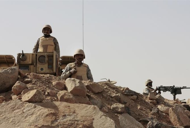 Máy bay không người lái phiến quân Houthi tấn công sân bay Saudi Arabia Binh sĩ Saudi Arabia canh gác tại khu vực Najran, nằm trên đường biên giới tiếp giáp Yemen