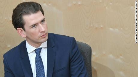 NÓNG: Thủ tướng Áo thất bại trong cuộc bỏ phiếu bất tín nhiệm Thủ tướng Áo Sebastian Kurz mất chức sau cuộc bỏ phiếu mất tín nhiệm, bởi bê bối của Phó Thủ tướng bị coi là gây phương hại đến an ninh quốc gia