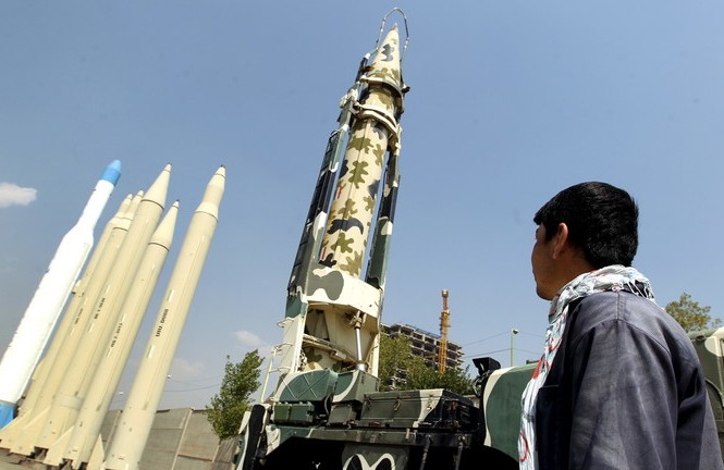 Iran giới thiệu hệ thống phòng không tự nghiên cứu, chế tạo Hệ thống phòng không do Iran tự nghiên cứu, chế tạo. Tehran luôn kiên định quan điểm cứng rắn với Washington, nhất là trong bối cảnh căng thẳng giữa hai bên chưa có lối thoát như hiện nay