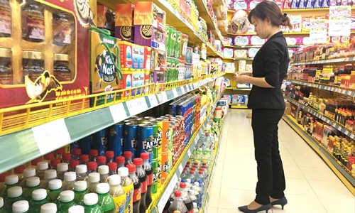 Lo ngại giá cả tăng cao dịp Tết Các chuyên gia kinh tế lo ngại cuối năm nhu cầu mua sắm, đi lại tăng, tạo cơ hội cho các doanh nghiệp tăng cước vận tải, giá cả hàng hóa