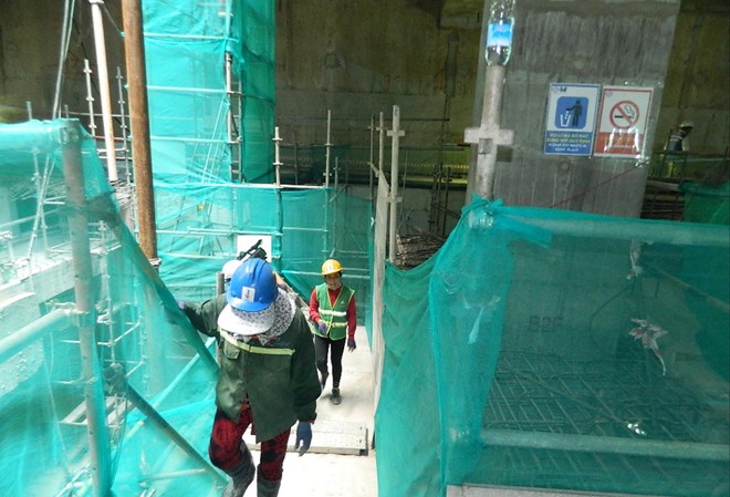 Tuyến metro số 1 TPHCM: Gàu múc đất hiện có chỉ thi công được 1,5m Công trình nhà ga nhà hát thành phố thuộc dự án tuyến Metro số 1