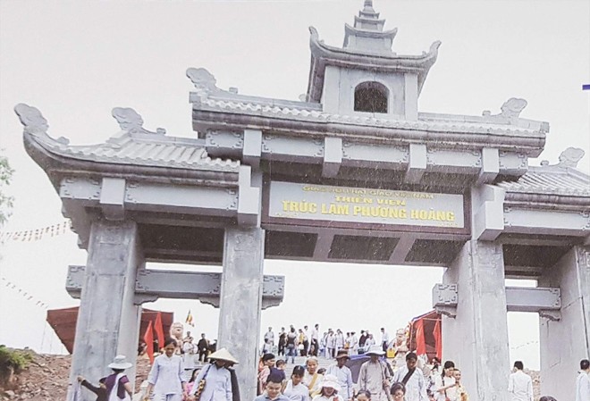 Vùng đất của danh thắng, chùa cổ Du khách thăm quan Thiền viện Trúc Lâm Phượng Hoàng