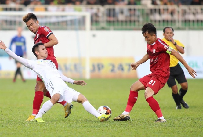 V.League 2019: Vì sao HAGL sập bẫy tại phố Núi? Chơi trên sân nhà nhưng HAGL đã không làm gì được trước lối đá khó chịu của TPHCM