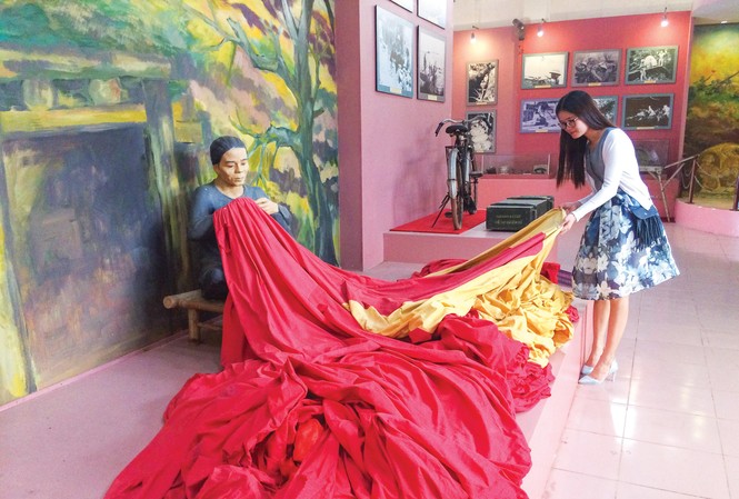 Chuyện ở dòng sông 'giới tuyến' Bến Hải Hình tượng Bà mẹ vá cờ nữ anh hùng Nô Thị Diệm tại DTQGĐB Hiền Lương Bến Hải