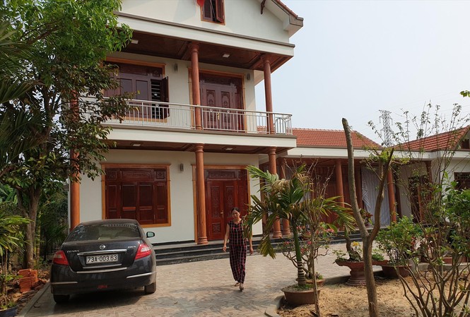 Đối diện với “siêu lừa” núp bóng cán bộ cấp tỉnh Khu nhà vườn và chiếc xe ô tô mà ông Tuyển sở hữu