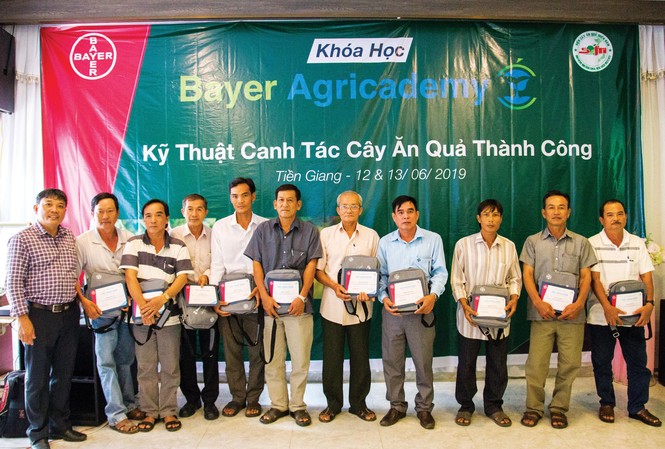 Triển vọng kim ngạch xuất khẩu trái cây đạt 10 tỷ USD sẽ không còn xa Nông dân lớp cây bưởi nhận chứng nhận khóa đào tạo Bayer Agricademy