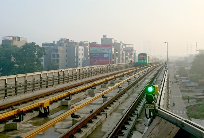 Dự án 'rùa bò' Cát Linh – Hà Đông: Hiện đại, sao mỗi km cần 50 người vận hành? Dự án đường sắt đô thị Cát Linh – Hà Đông chưa hẹn ngày về đích, dù đã 1 năm chạy thử. Ảnh: Phạm Thanh